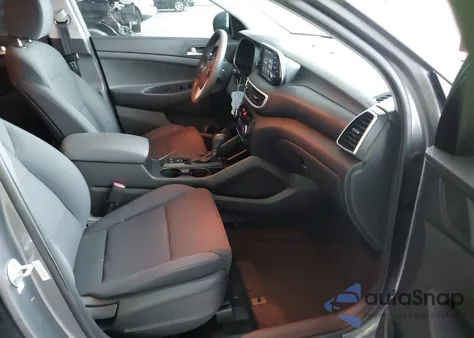 2021 Hyundai Tucson Value z USA, uszkodzony, nr VIN KM8J33A47MU309988